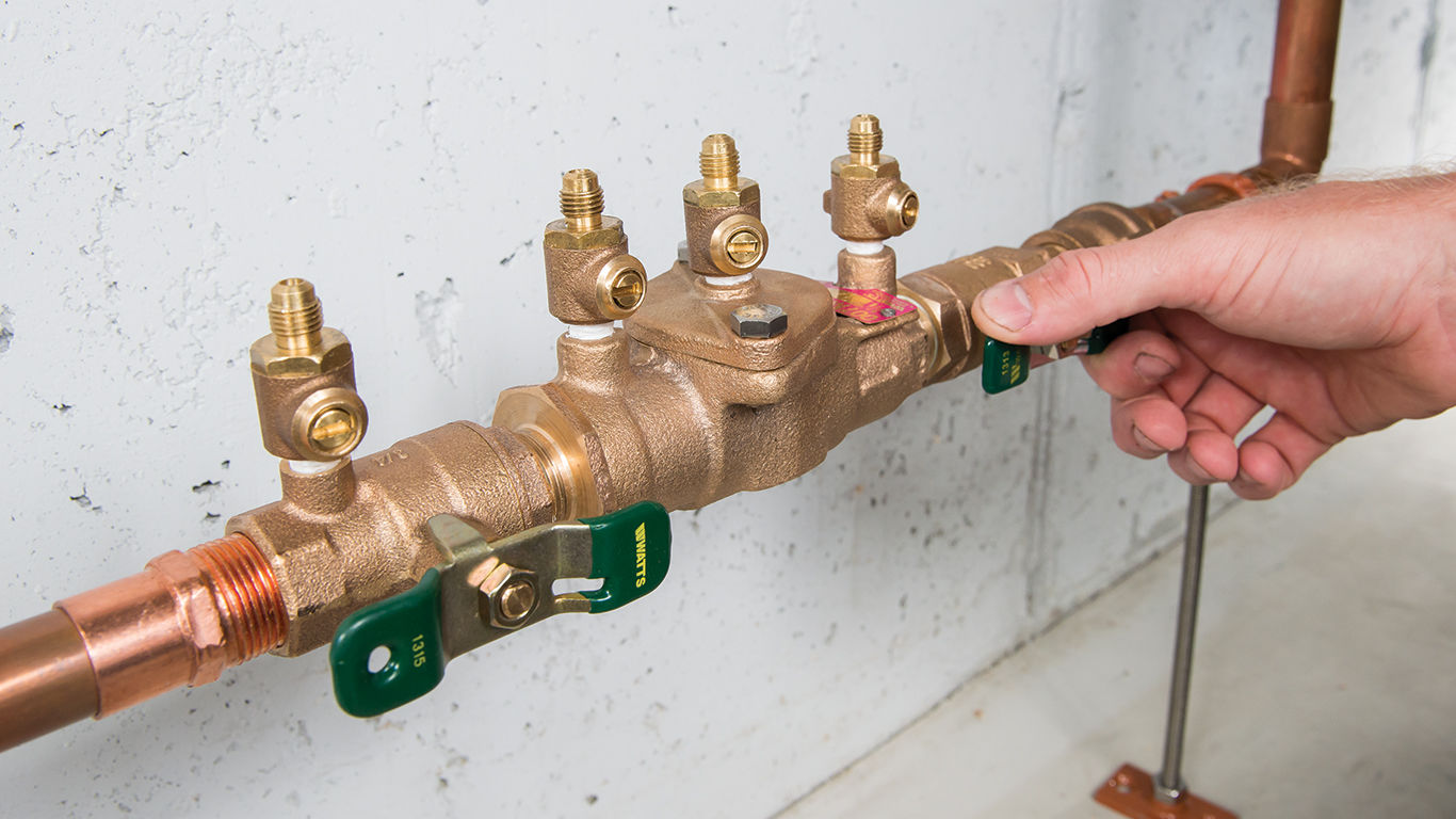 How does a backflow preventer work